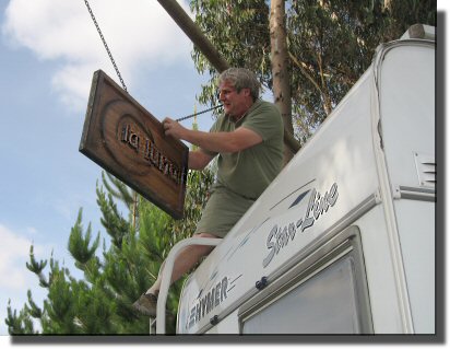 Mick removes the "La Luna" sign so Mog can get in!